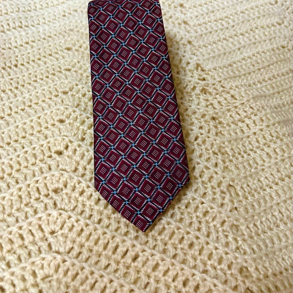 Perry Ellis Portfolio Williams Geo Neck Tie: NWT Retail: $55.00